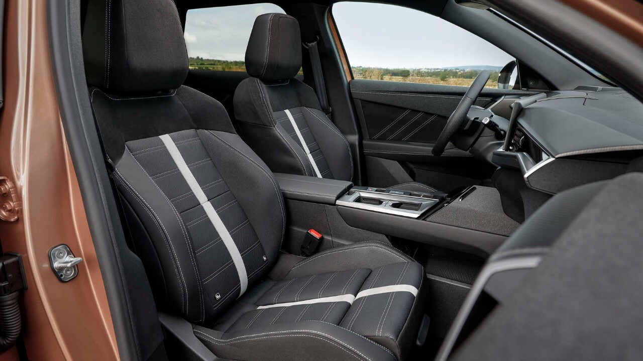 Opel Grandland, салон, передні сидіння з боку пасажира