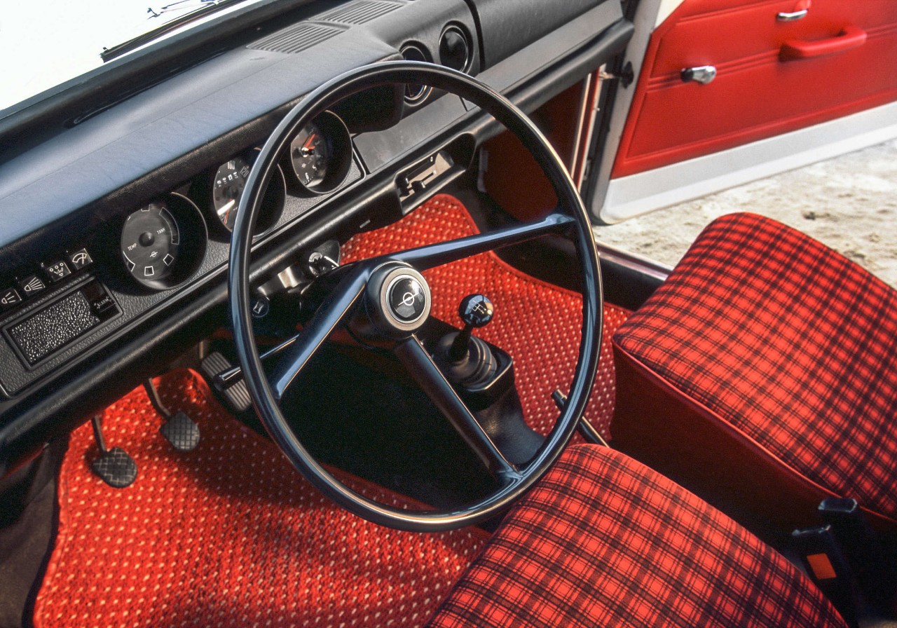 Кермо у салоні Opel Kadett B