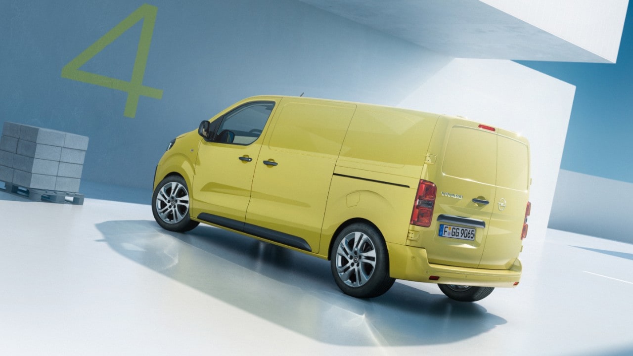 Вигляд ззаду з лівого боку на новий Opel Vivaro